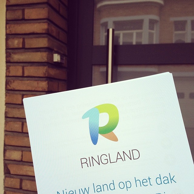 Affiches uitdelen voor #Ringland. #komaan #antwerpen #overkappen